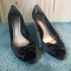Ann Taylor 3 inch healed shoes
